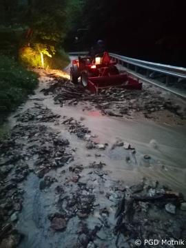 Včerajšnje močno neurje v Motniku (49)